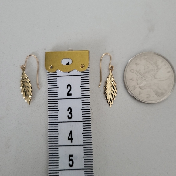 Gold dangle earrings featuring a naturalistic leaf motif. - Picture 8 of 8